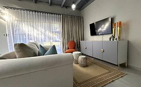 Luxury Apt Walk 2Melrose Arch 5